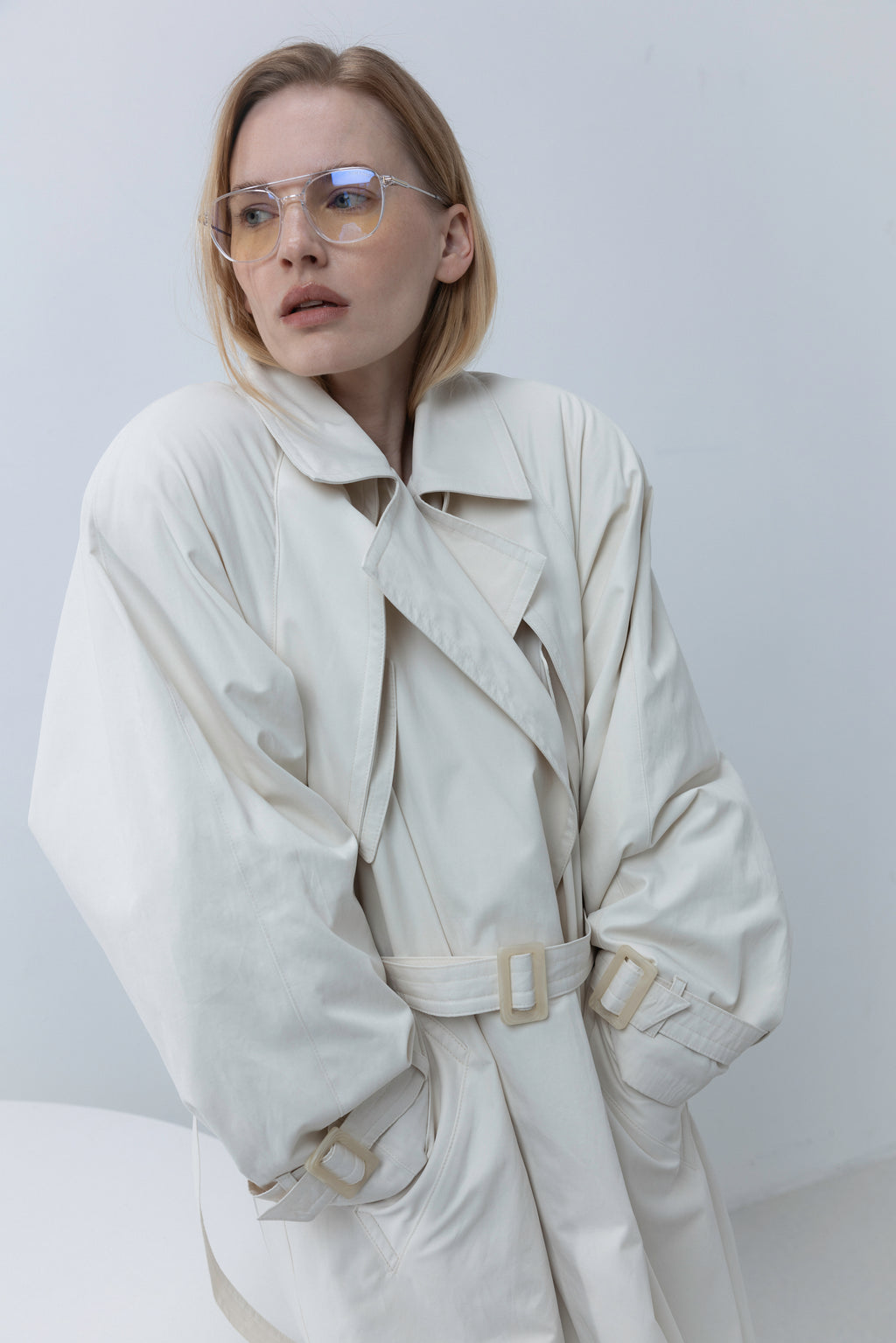 FLOW SIGNATURE TRENCH COAT IN VANILLA –