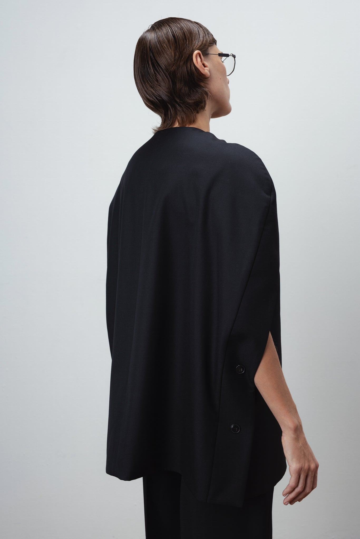 SCULPTURAL WOOL CAPE IN BLACK
