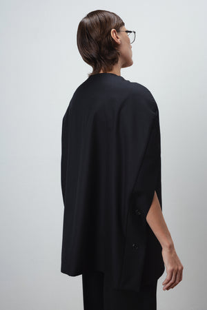 SCULPTURAL WOOL CAPE IN BLACK