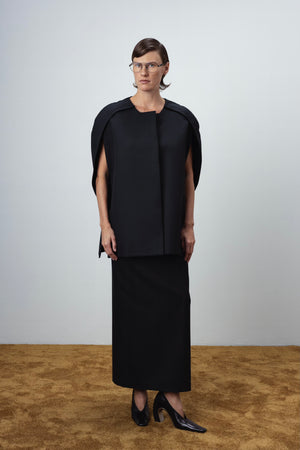 SCULPTURAL WOOL CAPE IN BLACK