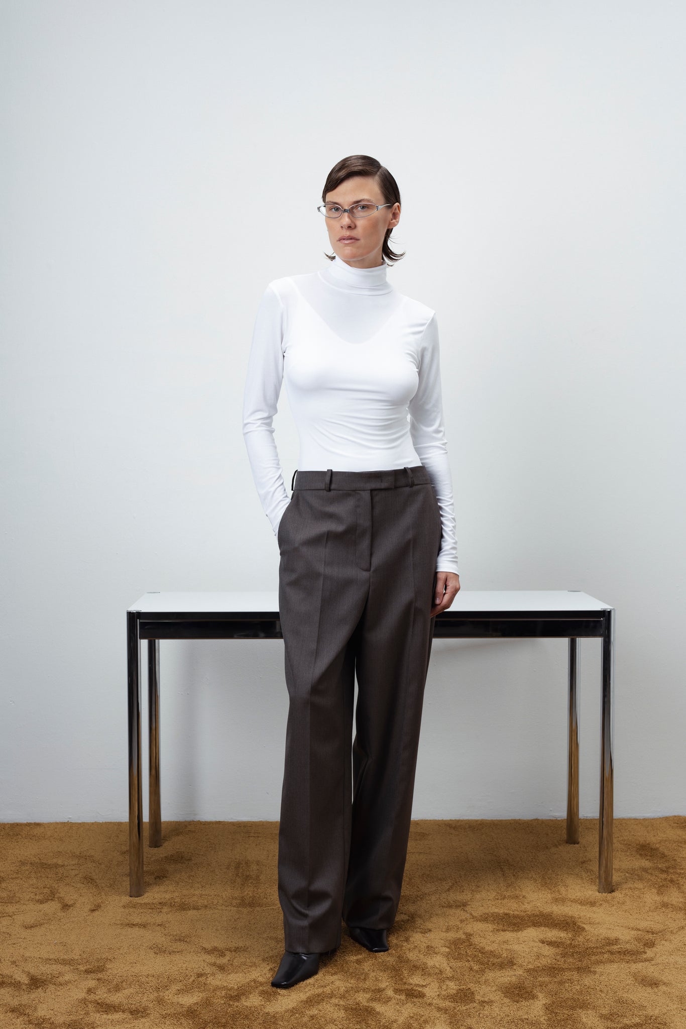 PLEATED STRAIGHT TROUSERS IN TAUPE