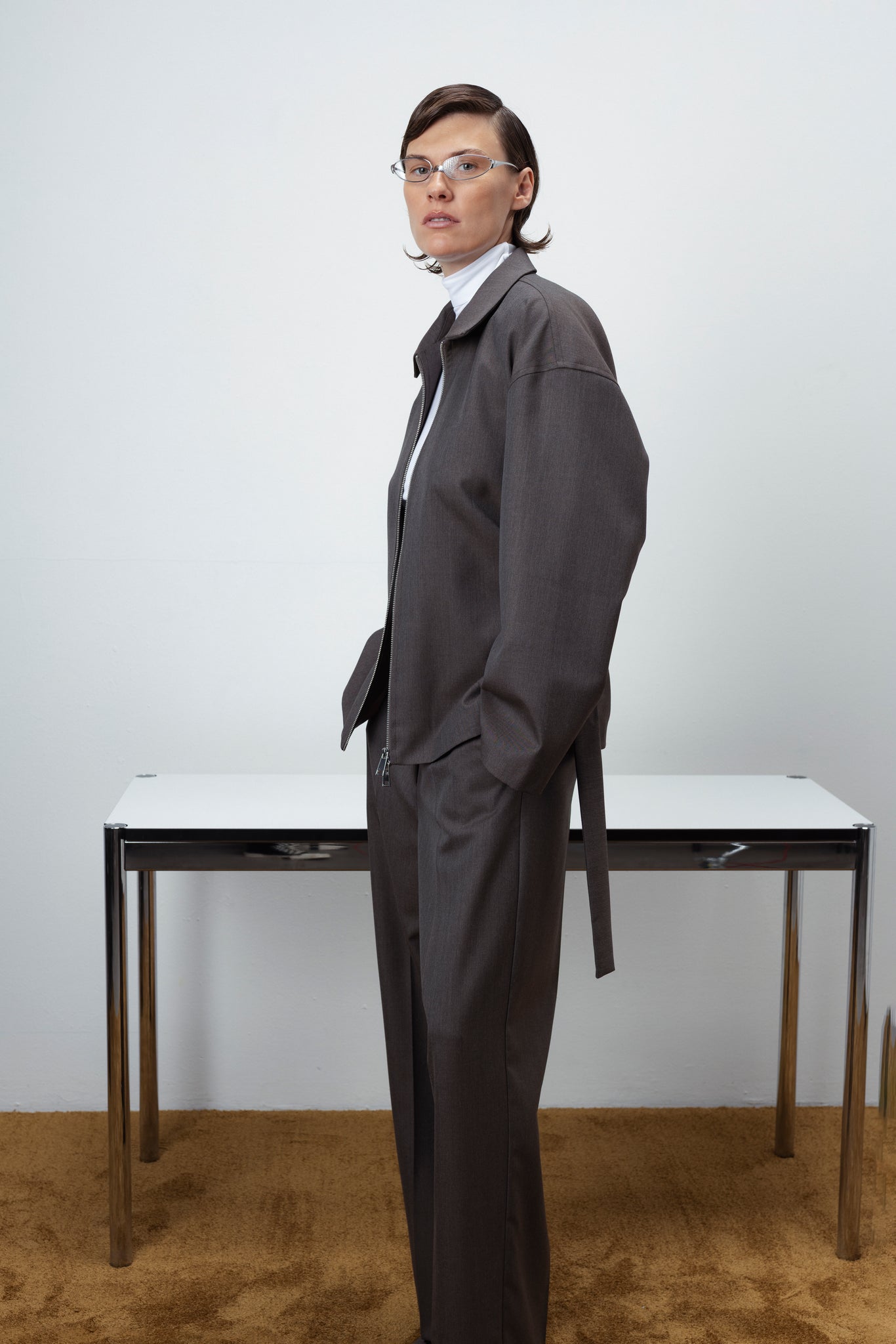PLEATED STRAIGHT TROUSERS IN TAUPE