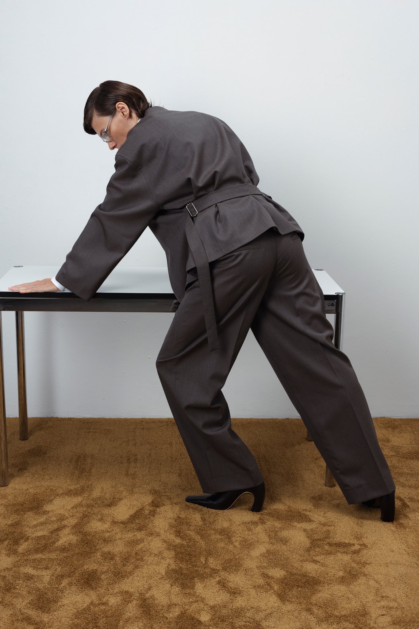 PLEATED STRAIGHT TROUSERS IN TAUPE