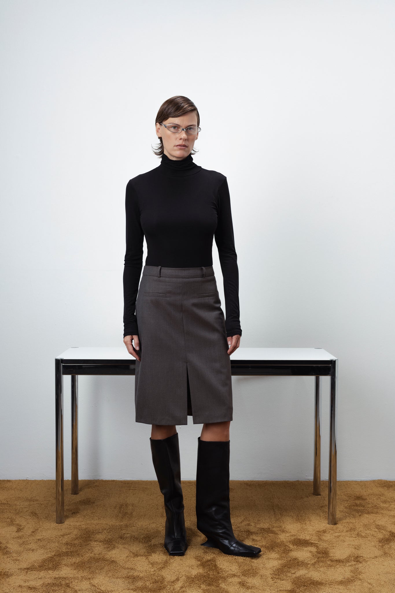 MIDI SKIRT WITH TWO SLITS IN TAUPE