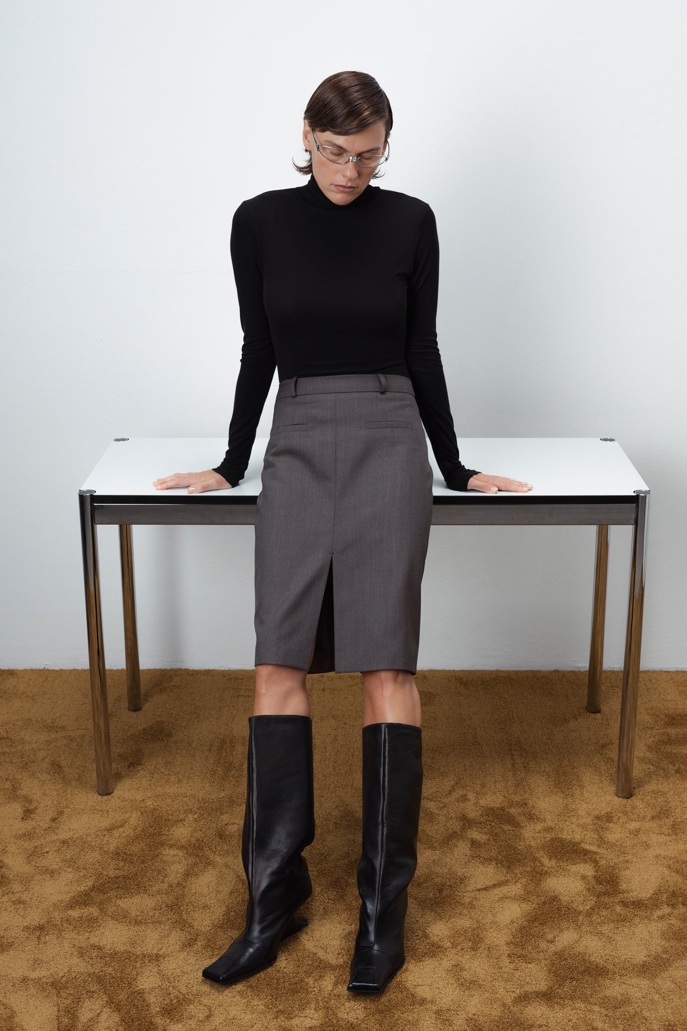MIDI SKIRT WITH TWO SLITS IN TAUPE