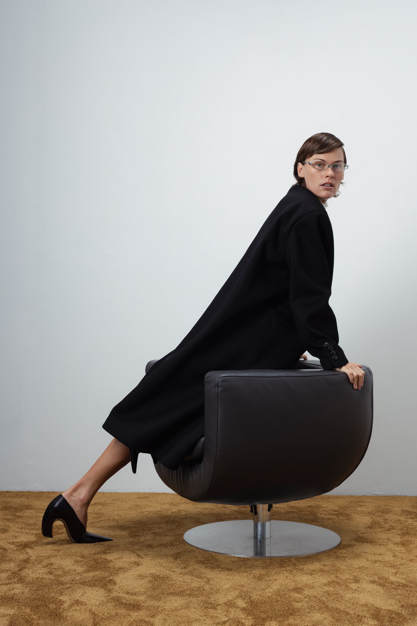 STATEMENT WOOL COAT IN BLACK