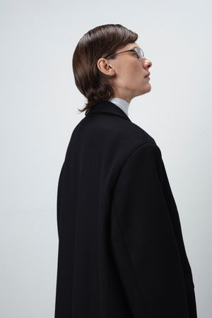 STATEMENT WOOL COAT IN BLACK