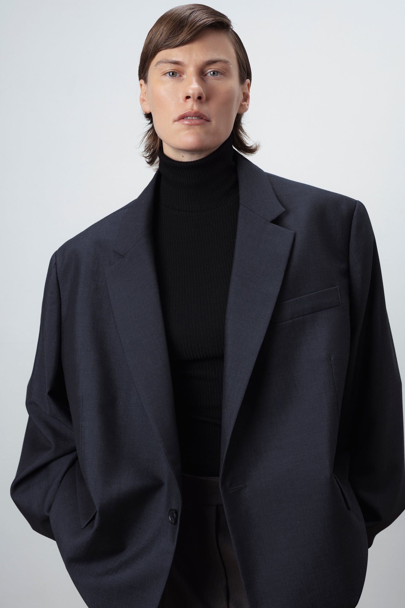WOOL TURTLENECK TOP IN BLACK