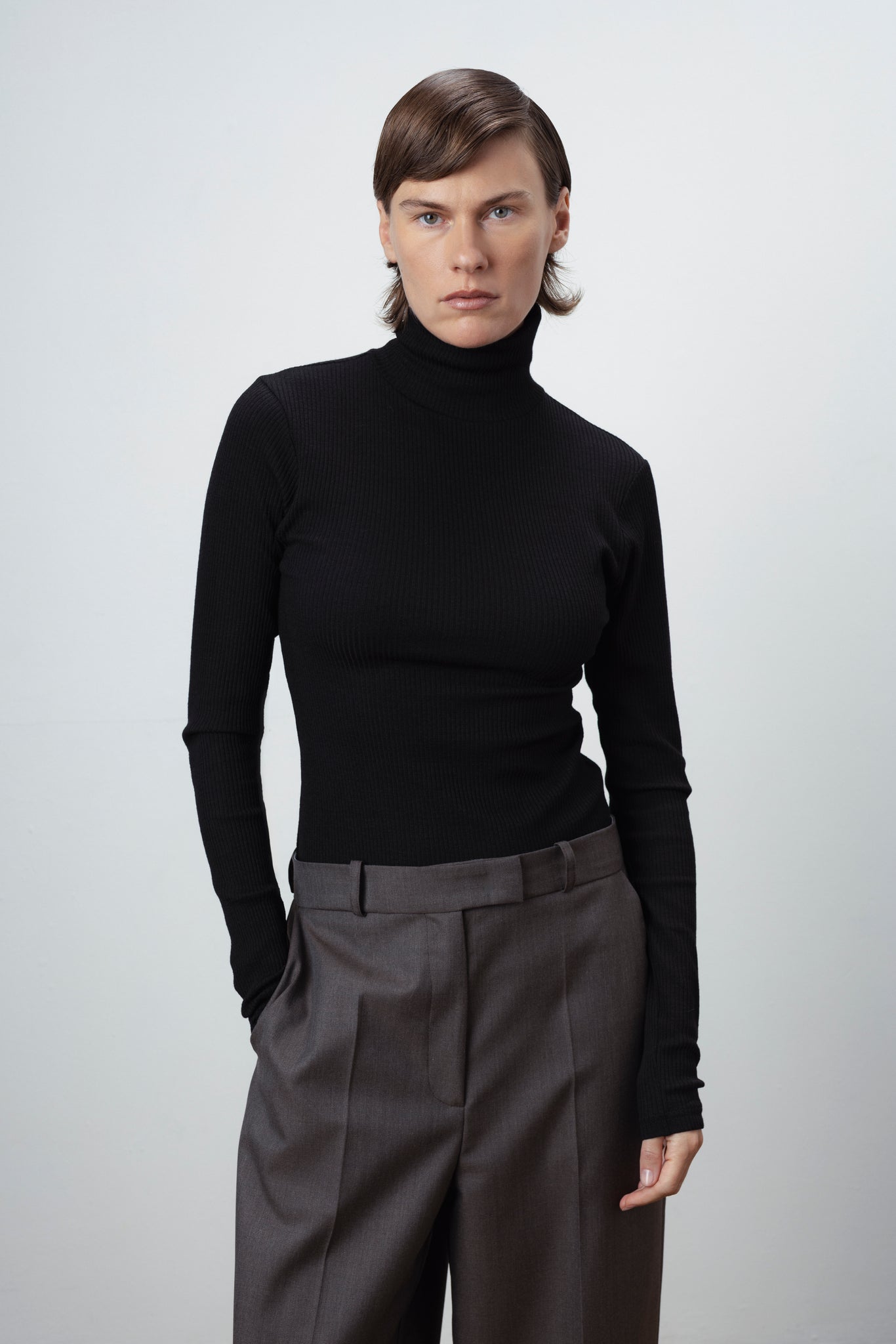 WOOL TURTLENECK TOP IN BLACK