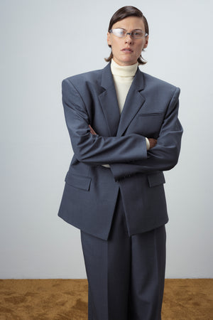 BROAD-SHOULDER SUIT BLAZER IN GREY