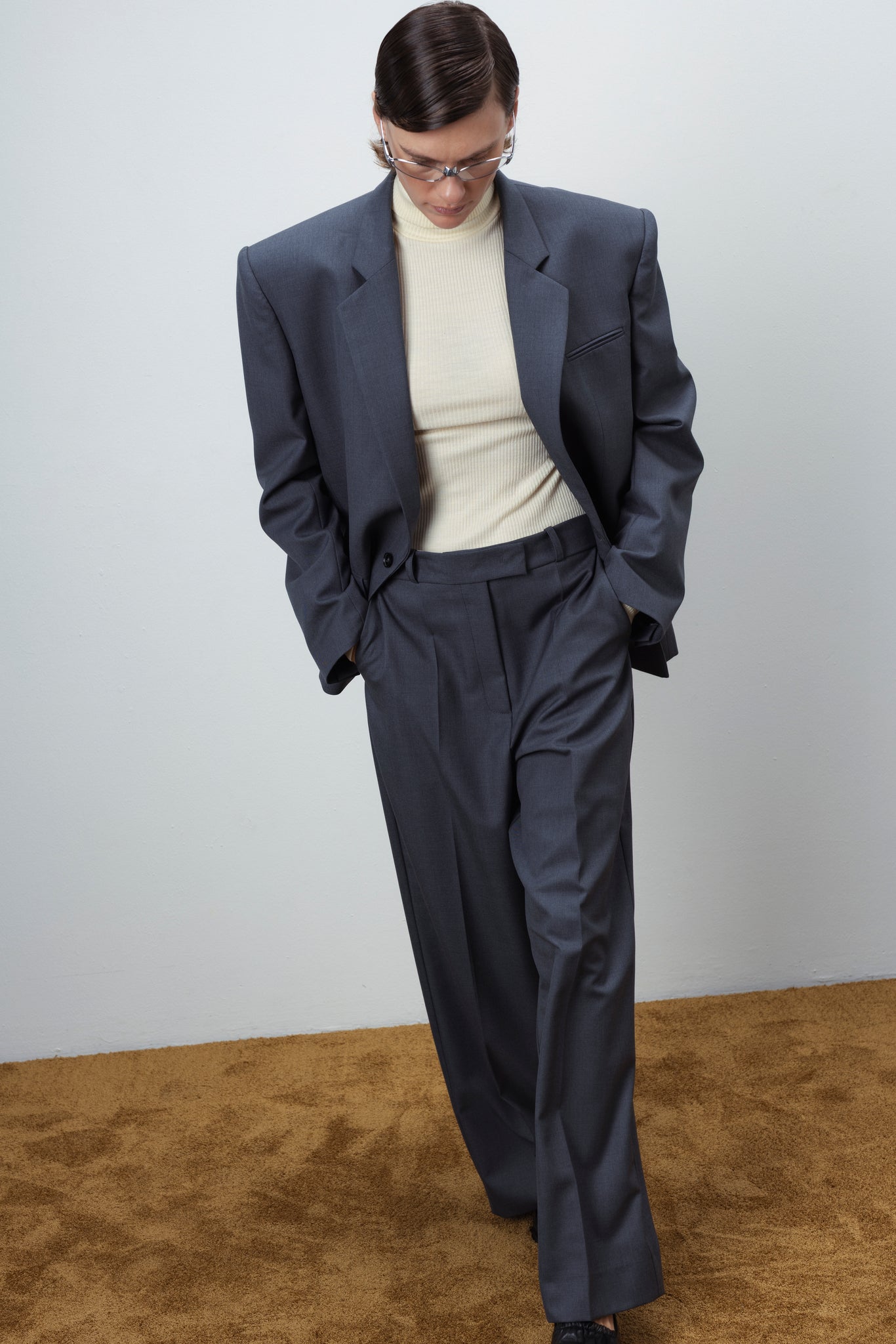 PLEATED STRAIGHT TROUSERS IN GREY