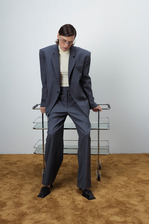 BROAD-SHOULDER SUIT BLAZER IN GREY