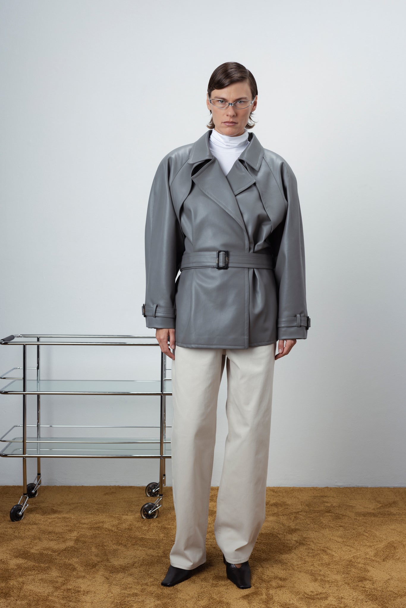 FLOW SHORT SIGNATURE TRENCH IN ECO LEATHER