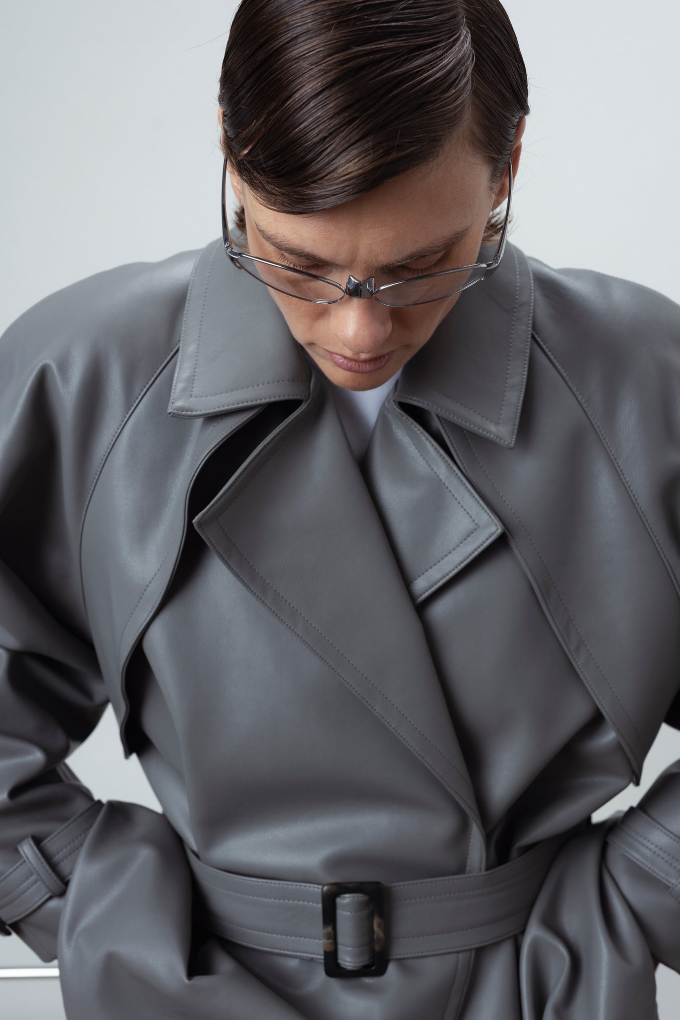 FLOW SHORT SIGNATURE TRENCH IN ECO LEATHER