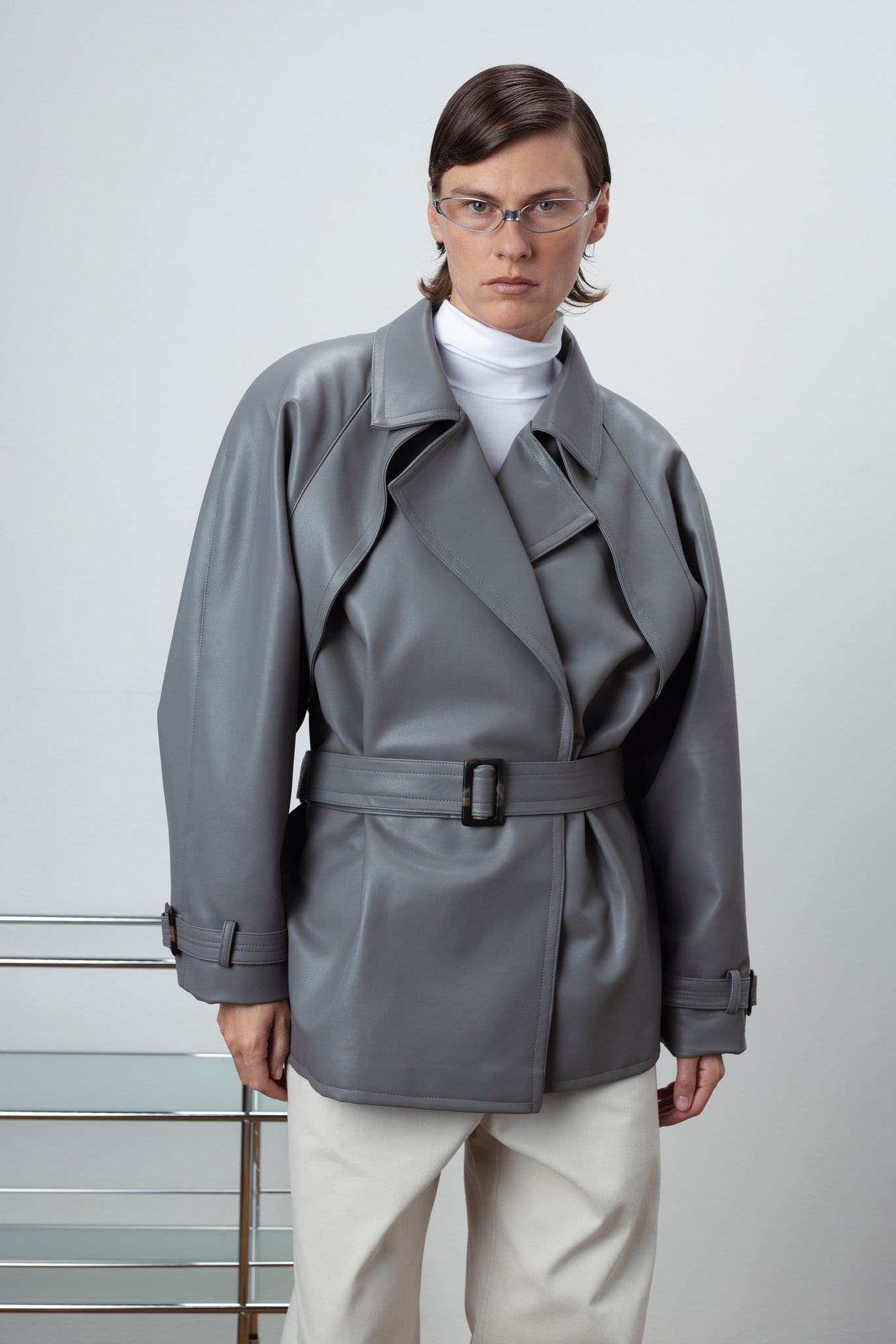 FLOW SHORT SIGNATURE TRENCH IN ECO LEATHER