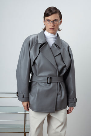 FLOW SHORT SIGNATURE TRENCH IN ECO LEATHER