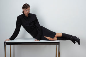 MIDI SKIRT WITH TWO SLITS IN BLACK