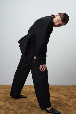 PLEATED STRAIGHT TROUSERS IN BLACK