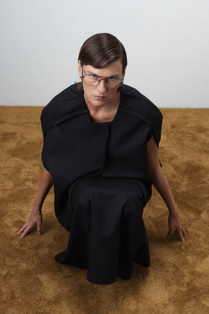 SCULPTURAL WOOL CAPE IN BLACK