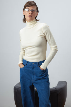 WOOL TURTLENECK TOP IN VANILLA