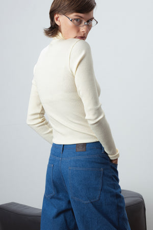 WOOL TURTLENECK TOP IN VANILLA