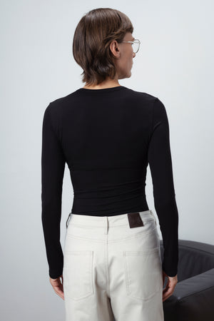 CREW NECK TOP IN BLACK
