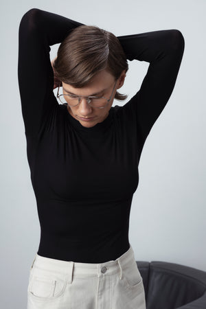 CREW NECK TOP IN BLACK