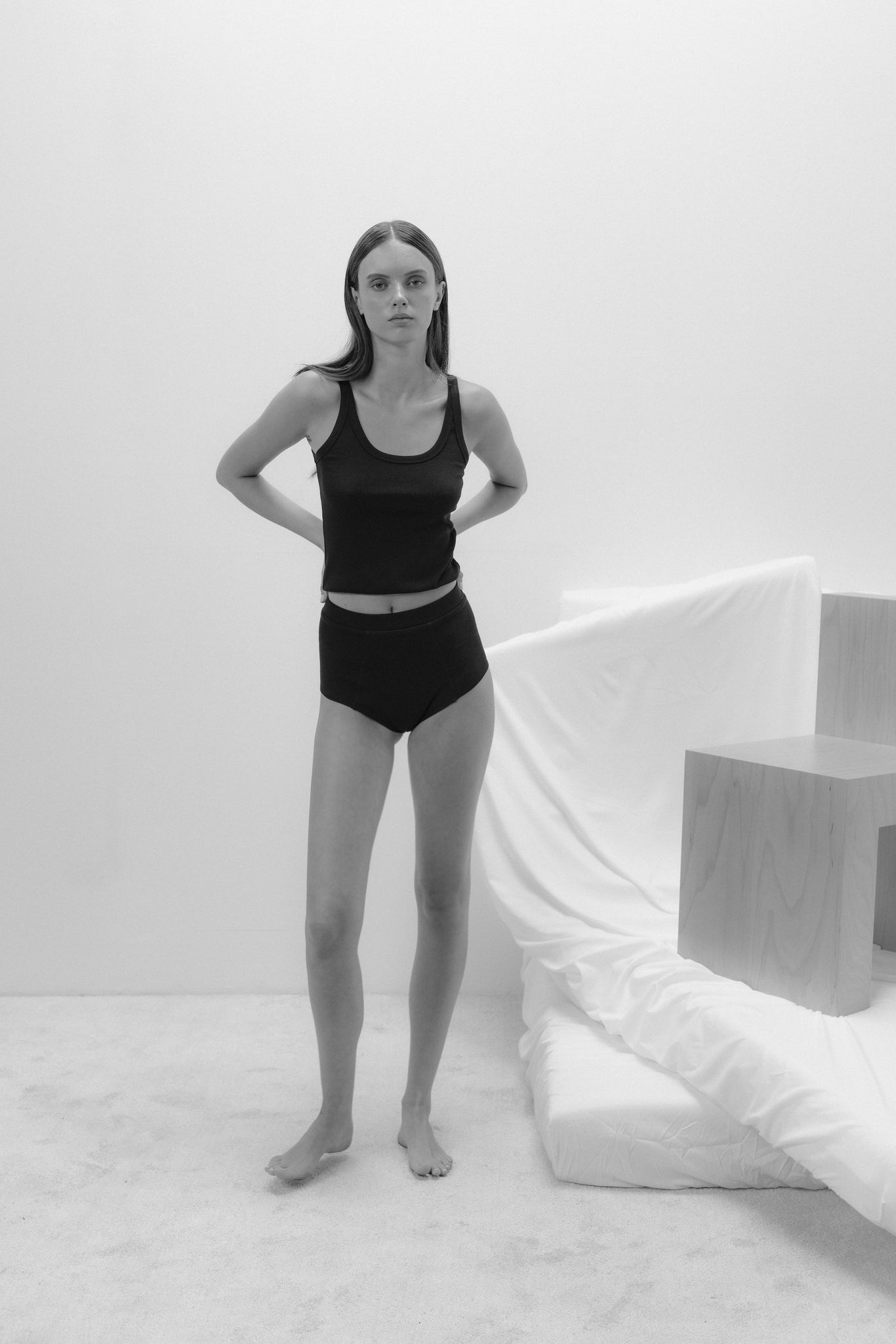 RIBBED BAMBOO TOP IN BLACK