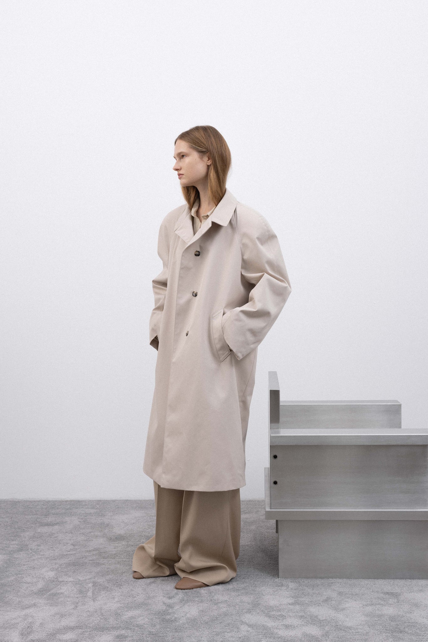 MINIMAL TRENCH COAT IN BEIGE