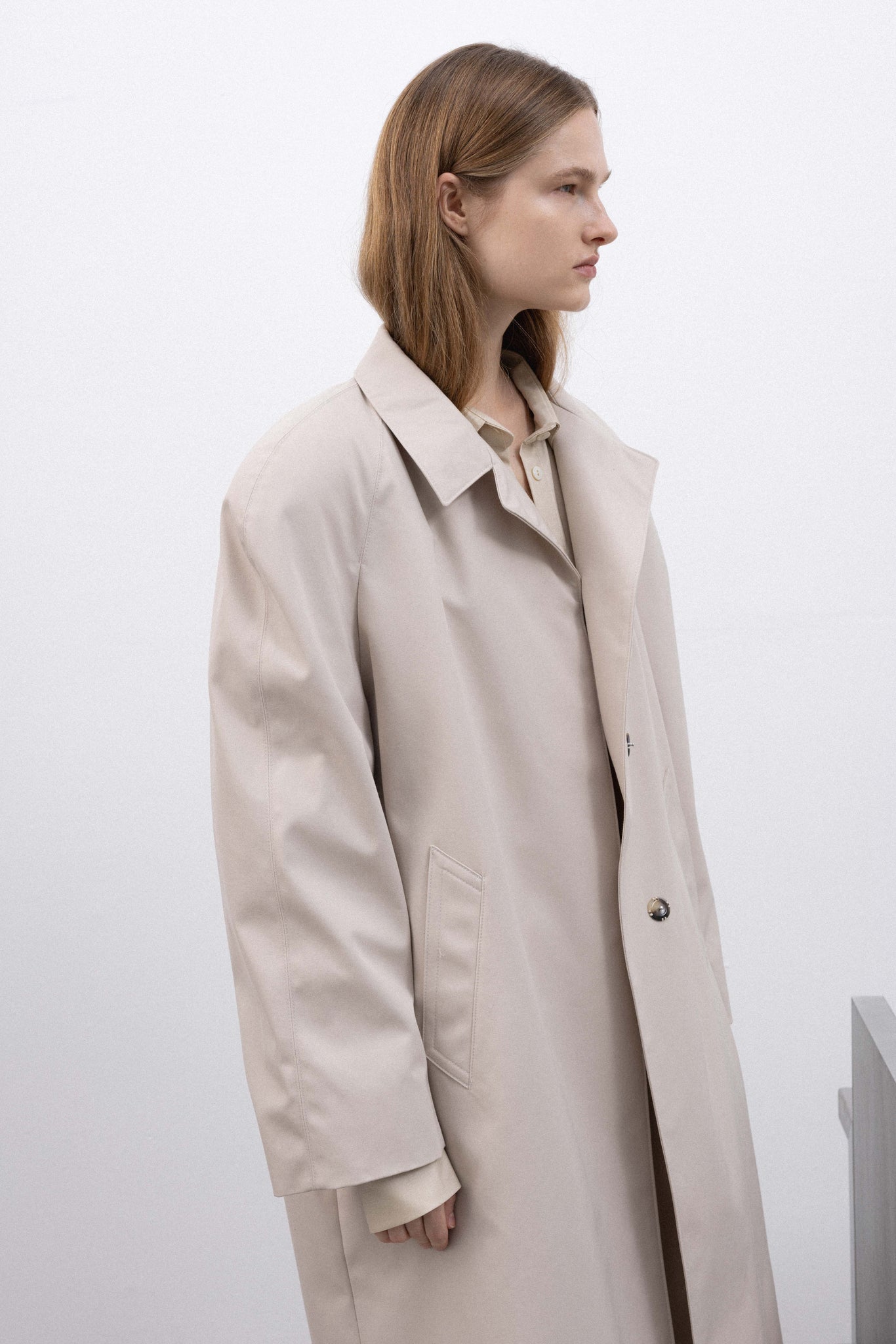 MINIMAL TRENCH COAT IN BEIGE