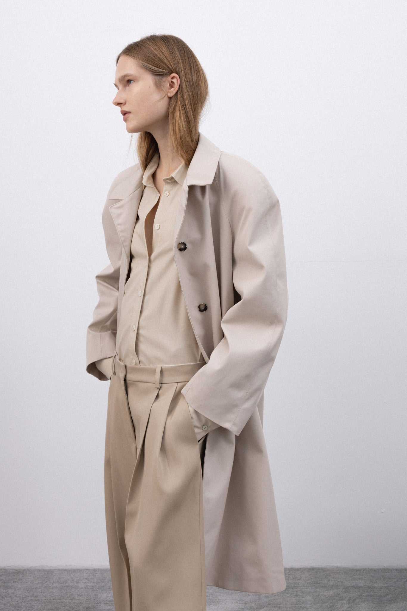 MINIMAL TRENCH COAT IN BEIGE