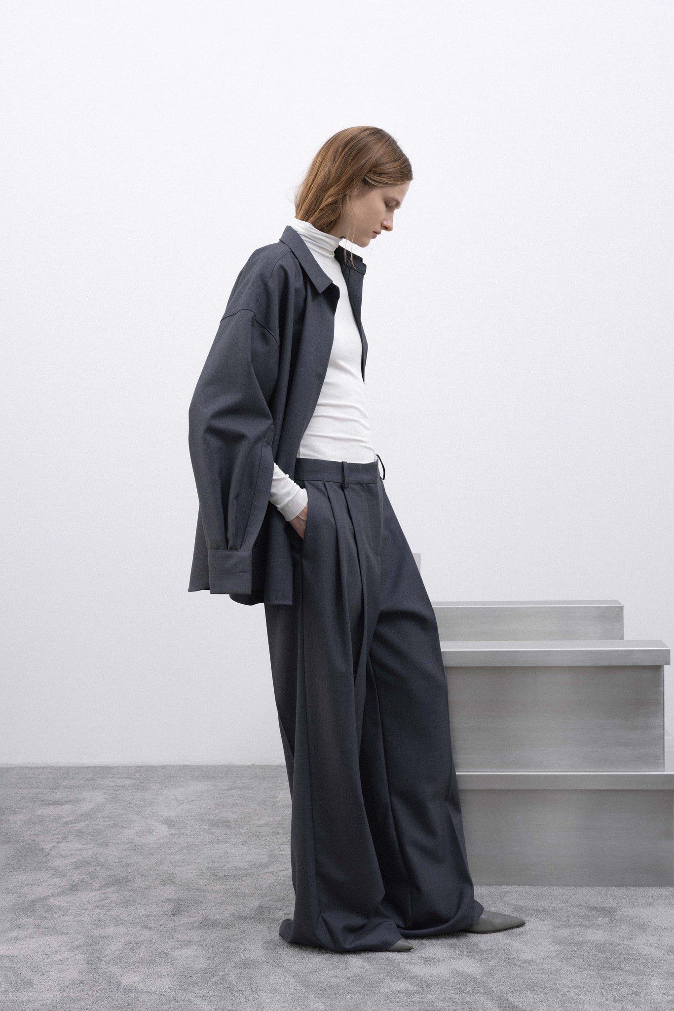 PLEATED WIDE SUIT TROUSERS IN GREY