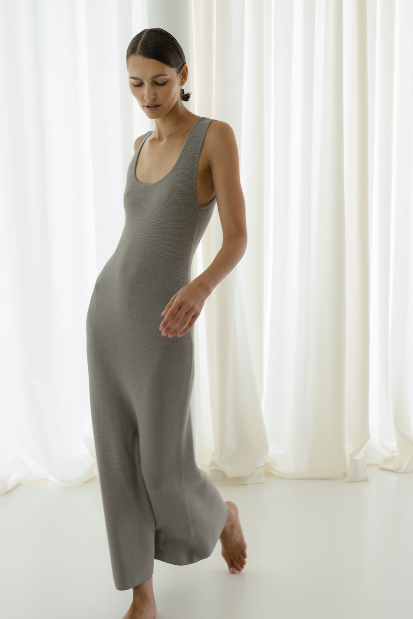 KNITTED LONG DRESS IN GREY