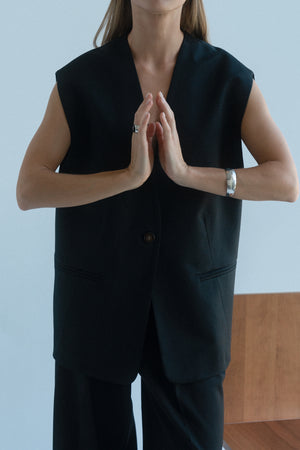 BLACK OVERSIZED WAISTCOAT