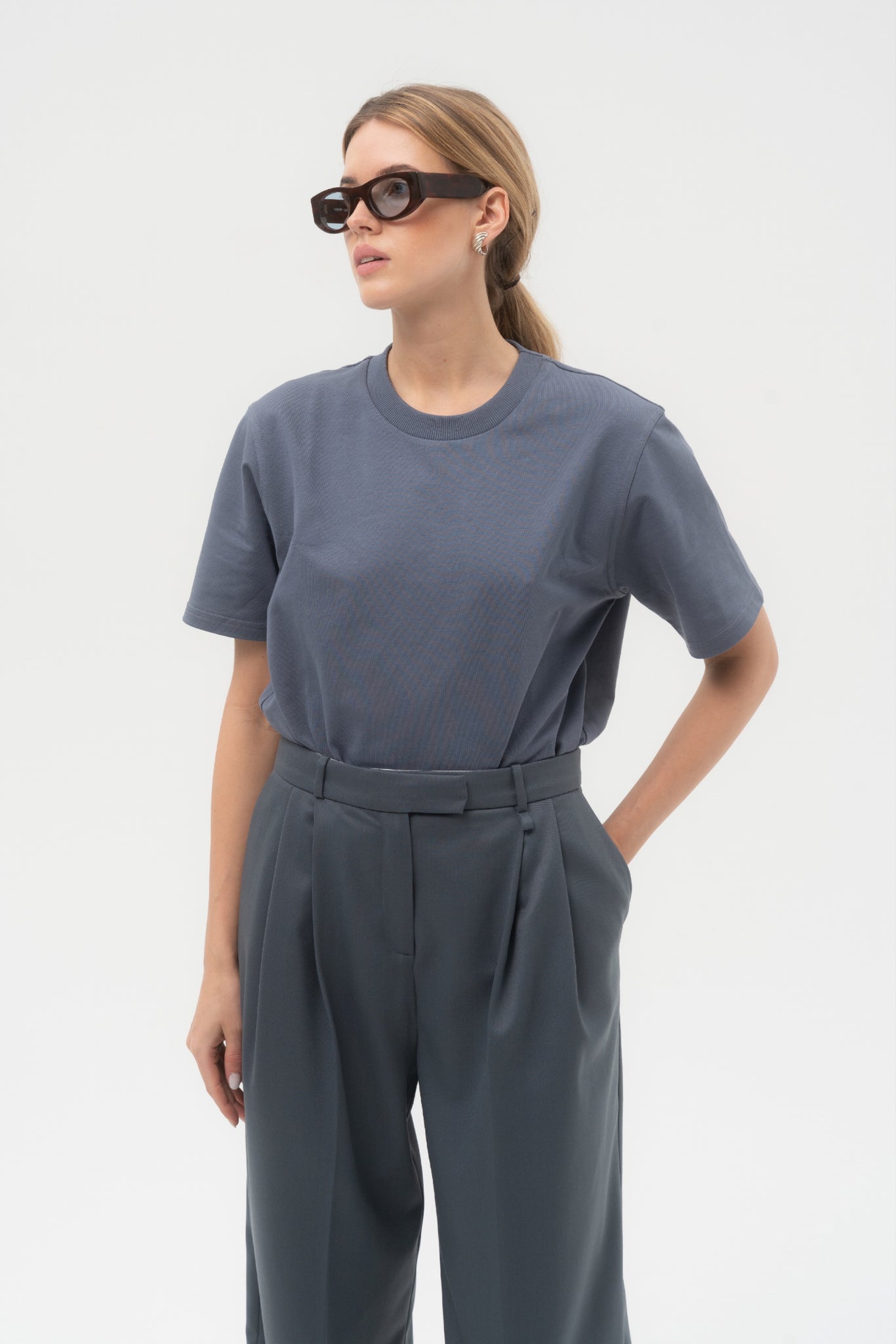 FLOW PLEATED STRAIGHT TROUSERS